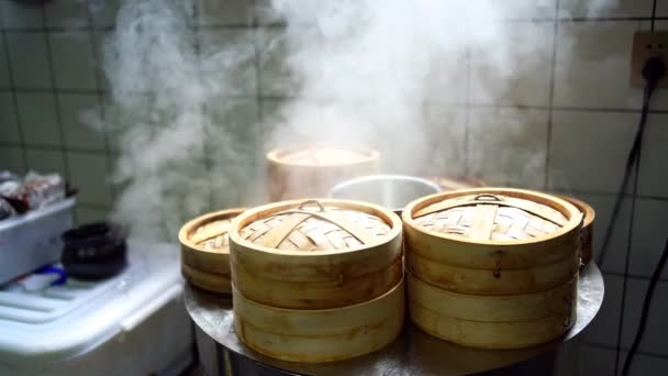 Cámara Lenta Vapor Vapor Bollos Vapor Bambú Cocina Tienda Desayuno — Vídeo de stock