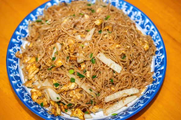 Hidangan Yang Lezat Masakan Nasional Cina Tiga Mie Nasi Goreng — Stok Foto