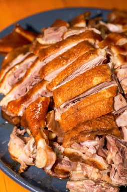 Lezzetli bir Çin yemeği, soslu ördek.