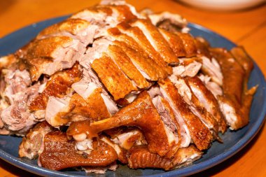 Lezzetli bir Çin yemeği, soslu ördek.