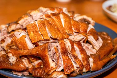 Lezzetli bir Çin yemeği, soslu ördek.