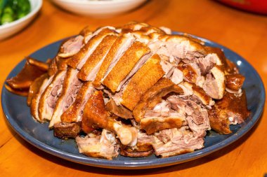 Lezzetli bir Çin yemeği, soslu ördek.