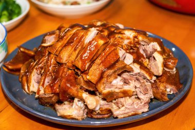 Lezzetli bir Çin yemeği, soslu ördek.