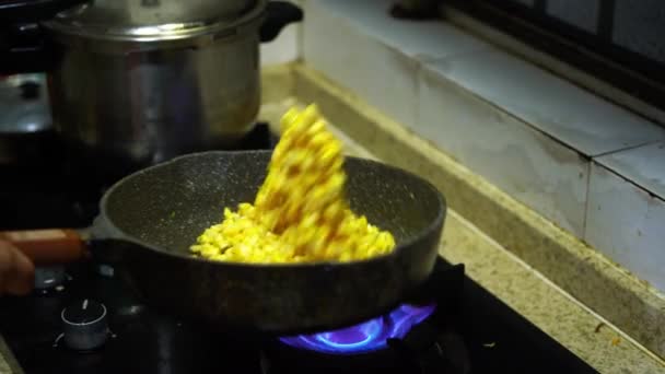 Chef Stirs Fry Corn Pan Upgrading Video Slow Motion — Stockvideo