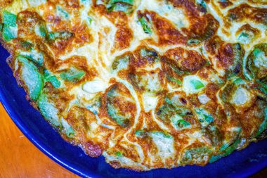 Lezzetli bir Çin yemeği, fasulyeli omlet.