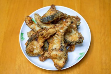 Lezzetli bir tabak sazan balığı göbeği.