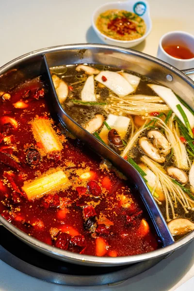 Close Bottom Traditional Chinese Sichuan Hot Pot Two Flavors — 스톡 사진