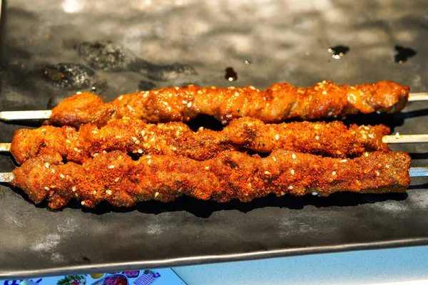 Close Van Drie Heerlijke Kebabs — Stockfoto