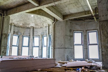 The construction site of the interior decoration of the commercial pavement office