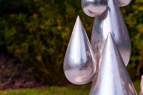 Partial Close Metal Water Drop Sculpture — Stock fotografie