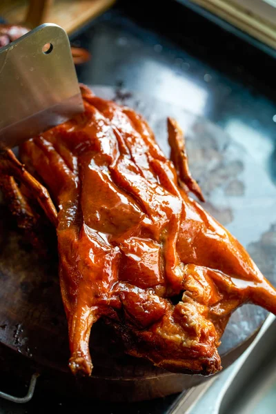 Close Whole Golden Tempting Cantonese Roast Duck —  Fotos de Stock
