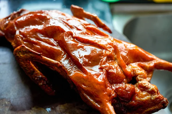 Close Whole Golden Tempting Cantonese Roast Duck — Stock Photo, Image