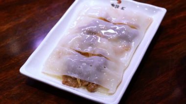 Soya soslu taze Çin pilavı rulosu, çeviri: