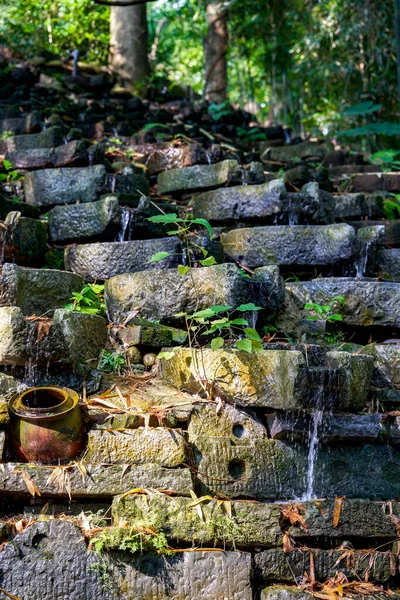 Paisaje Escultura Agua Que Fluye Compuesto Por Muchos Discos Molienda — Foto de Stock