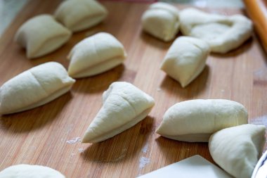 Çin mutfağında buğulanmış çörek yapmak için küçük bir para.