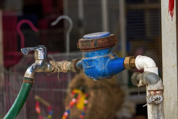 Vintage Wasserzähler Und Wasserhahn Nahaufnahme — Stockfoto