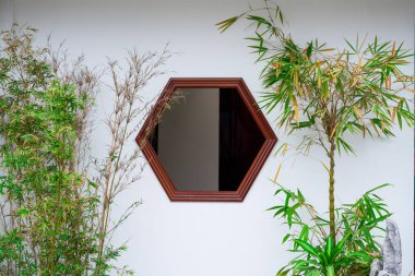 Çin tarzı bambu bahçesi altıgen pencere tasarımı