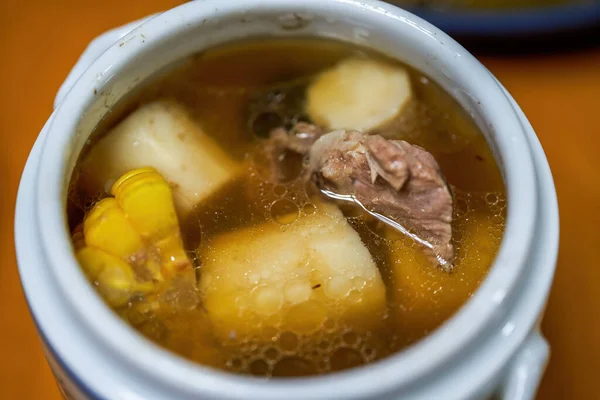 Eine Schüssel Köstlichen Kantonesischen Eintopf Süßkartoffelgeschmorte Schweinerippensuppe — Stockfoto