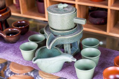 Geleneksel Çin çay setinin tamamına yakın çekim