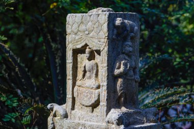 Çeşitli Buda heykellerinin Budist taş heykelleri.