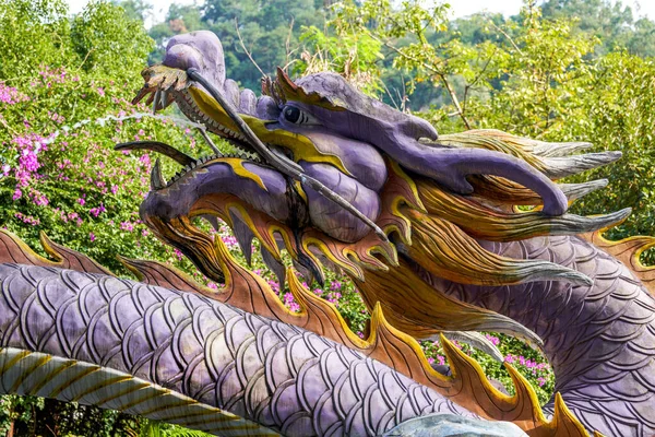Uma Escultura Tradicional Dragão Chinês — Fotografia de Stock