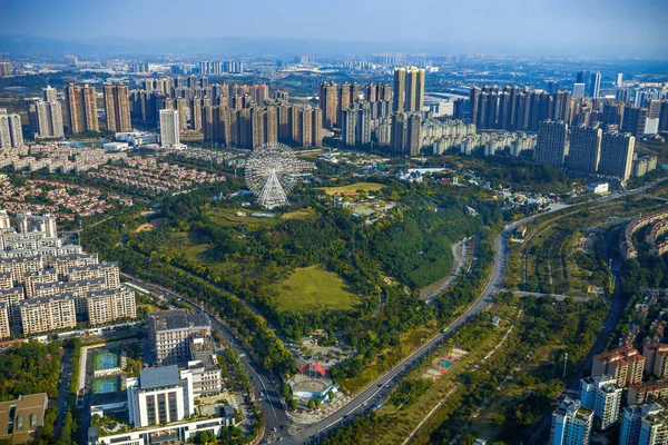 上から中国広西省南寧市の都市建築物の眺め — ストック写真