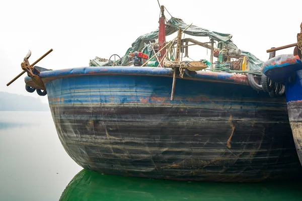 Een Grote Vissersboot Geparkeerd Rivier — Stockfoto