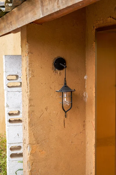 Primer Plano Del Farol Incandescente Instalado Pared Aire Libre — Foto de Stock