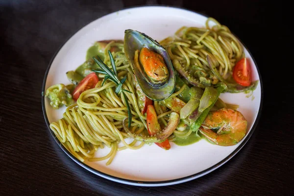 A delicious and delicious western food, seafood pasta with avocado green sauce