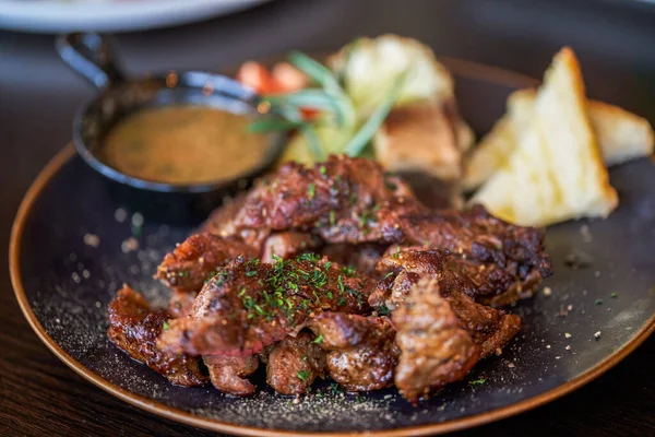 Lezzetli ve cezbedici batı bifteği, ızgara sığır filetosu.
