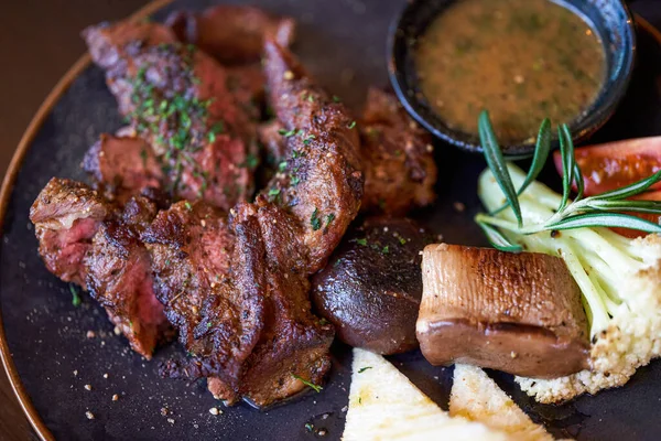 Lezzetli ve cezbedici batı bifteği, ızgara sığır filetosu.