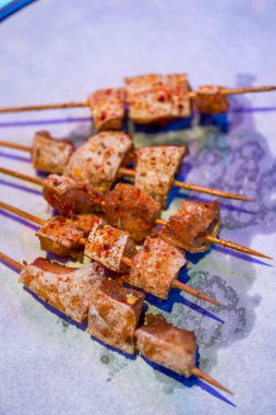 Çıtır ve lezzetli ızgara mangolu balık şiş.