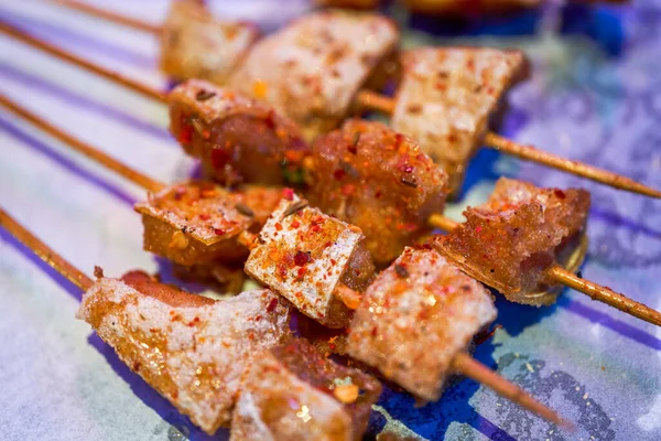 Çıtır ve lezzetli ızgara mangolu balık şiş.