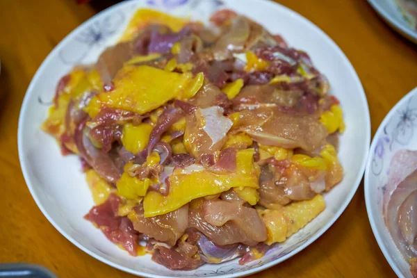 Ein Frisches Hot Pot Gericht Frische Rohe Drei Gelbe Hühner — Stockfoto