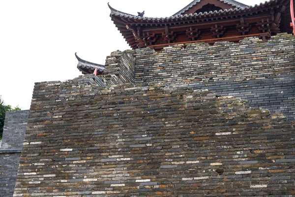 Antik Çin Mimarisinin Kapı Kulelerine Yakın Çekim — Stok fotoğraf