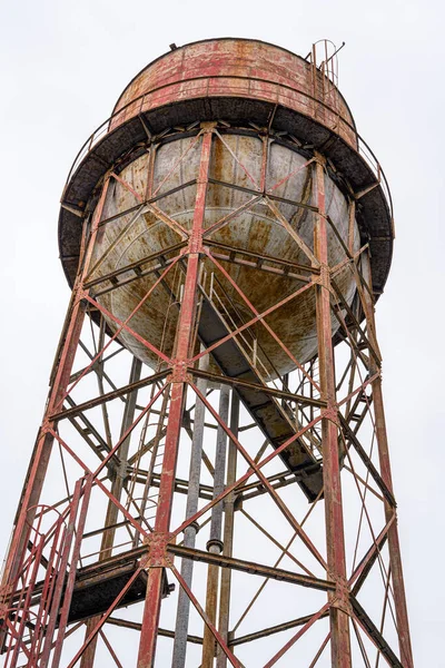 Close Van Een Oude Verlaten Watertoren Stad — Stockfoto