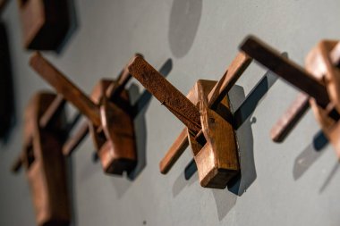 Çeşitli geleneksel ahşap işçiliği araçları