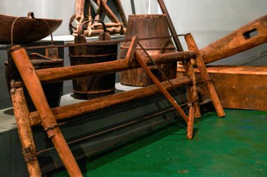 Çeşitli geleneksel ahşap işçiliği araçları