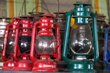 Eski madencinin lambasına yakın çekim.