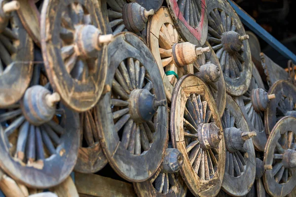 Rodas Madeira Vintage Tradicional Pendurado Parede Fachada — Fotografia de Stock