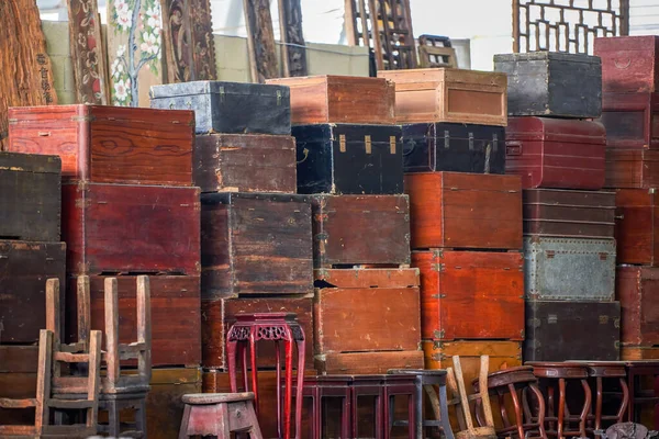 Pile Old Vintage Big Wooden Boxes Stacked Furniture Store — Foto Stock