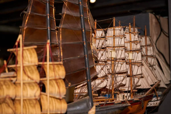 Eski antik yelkenli modeli