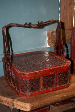 Geleneksel bir rattan depolama kutusuna yakın çekim