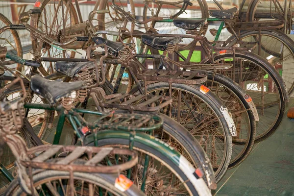 Pile Vieux Vélos Abandonnés Rétro — Photo