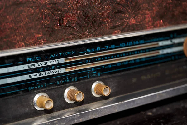 Eski Geleneksel Radyo Düzenleyicisinin Yakın Plan Görüntüsü — Stok fotoğraf