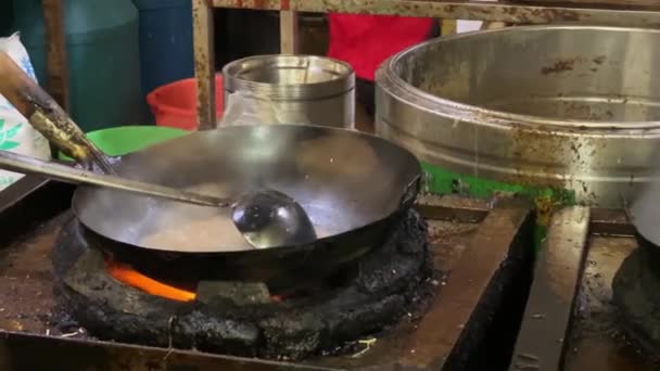Кухар Наннінга Гуансі Китай Готує Закуски Під Назвою Laoyoufen Кислі — стокове відео