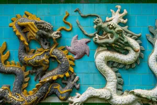 Detailní Záběr Devět Dračí Zdi Čínské Zahradě — Stock fotografie