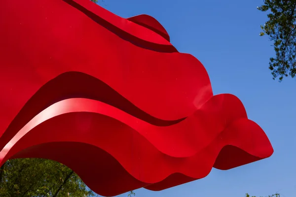 Close Flying Five Star Red Flag Sculpture — Foto Stock