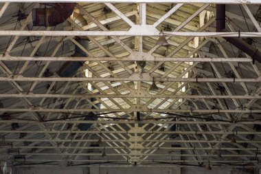 Terk edilmiş çelik çerçeve otomobil üretim atölyesi