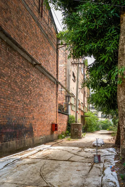 古い赤レンガ造りの建物の生産工場と工場の建物 — ストック写真